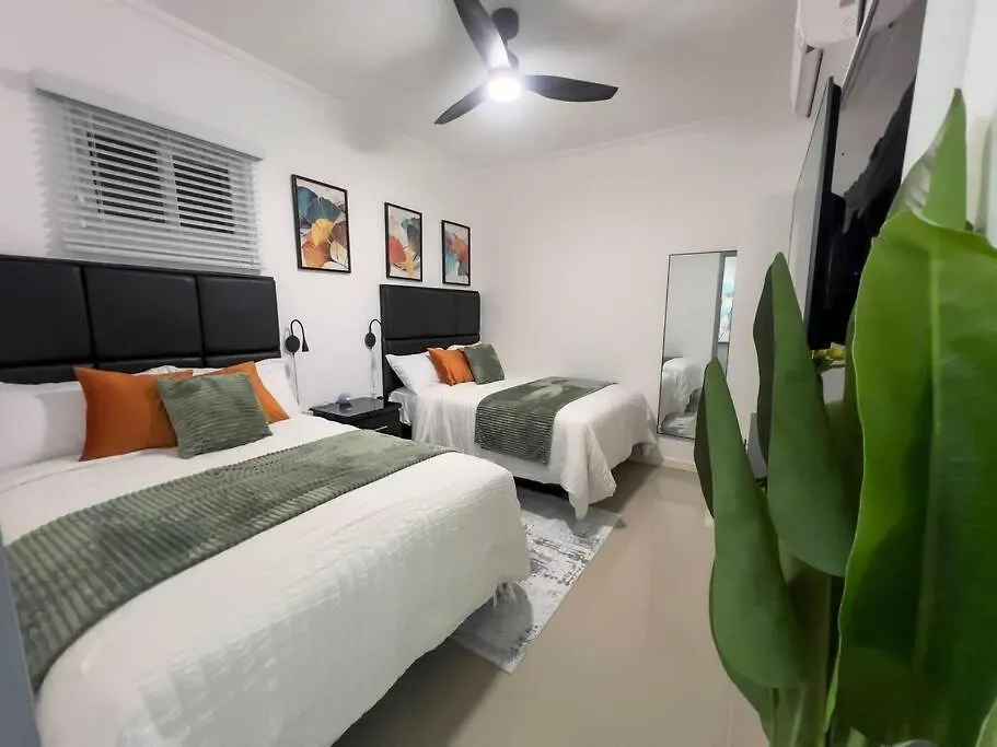 Chateau De Chiq Kingston Apartment